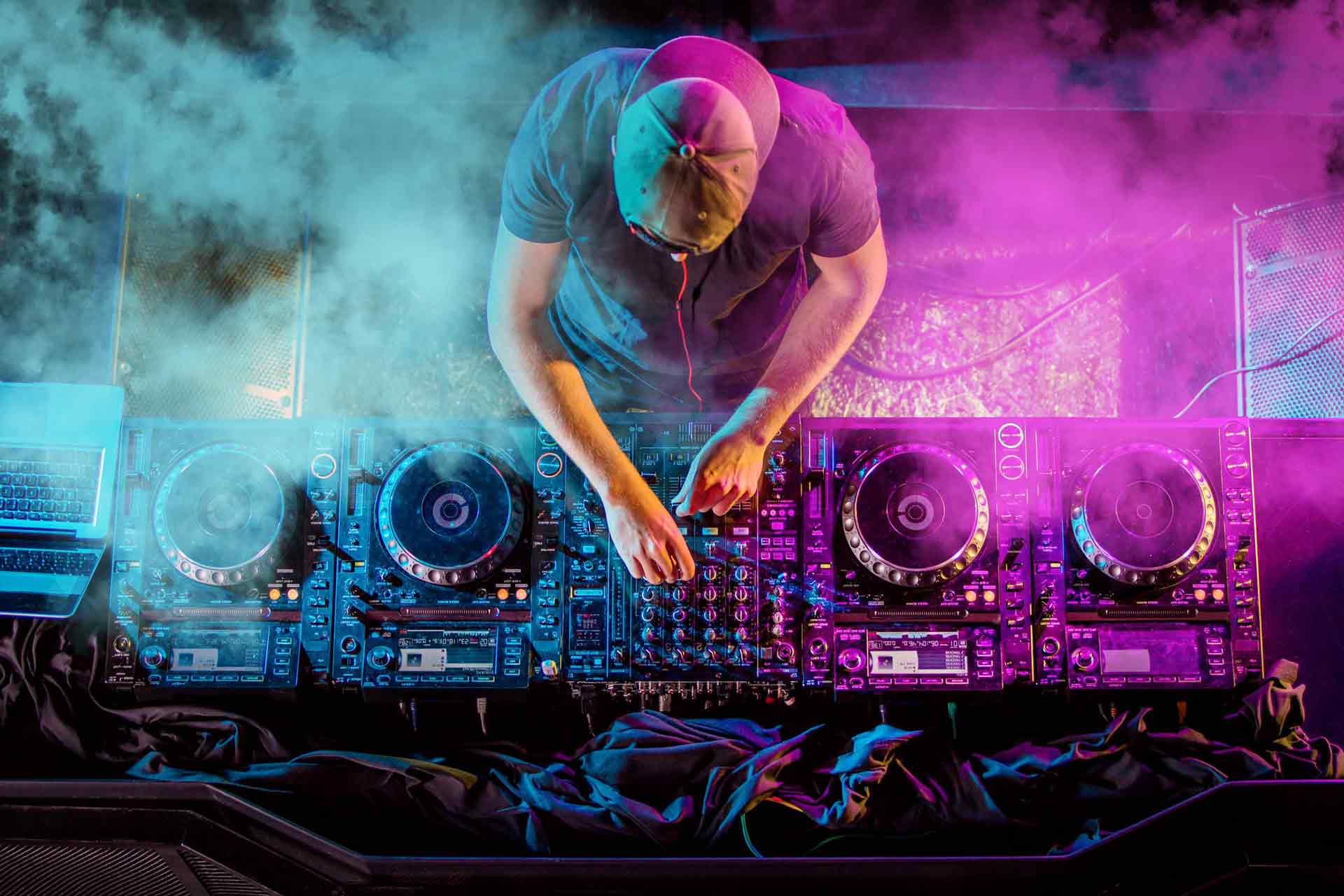 Künstler & DJs | Tom Thoma